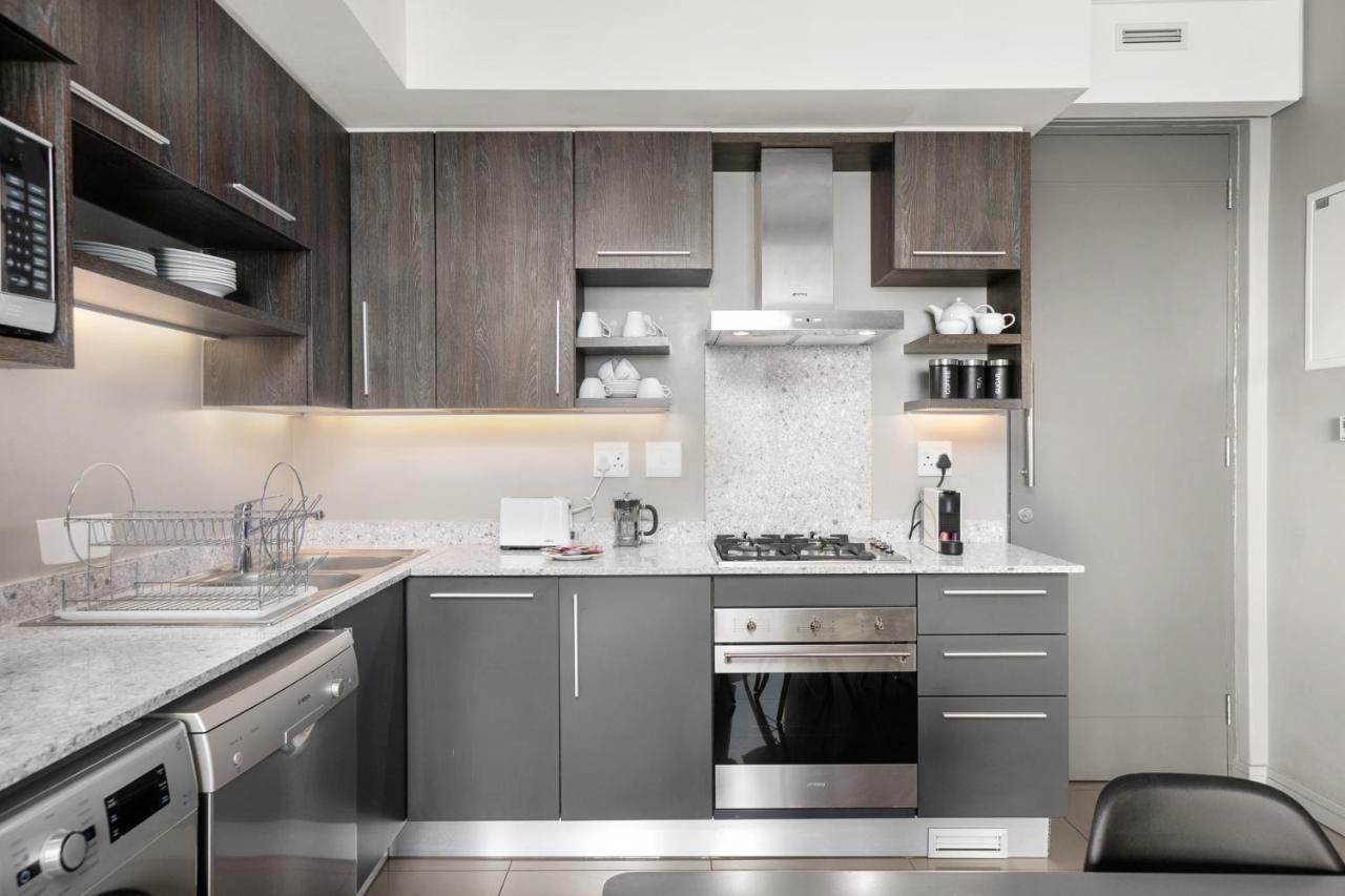 The Tyrwhitt Rosebank Apartments (Adults Only) جوهانسبورغ المظهر الخارجي الصورة