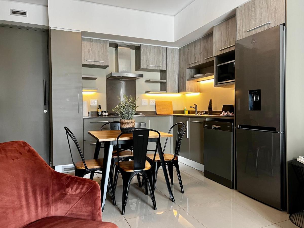The Tyrwhitt Rosebank Apartments (Adults Only) جوهانسبورغ المظهر الخارجي الصورة