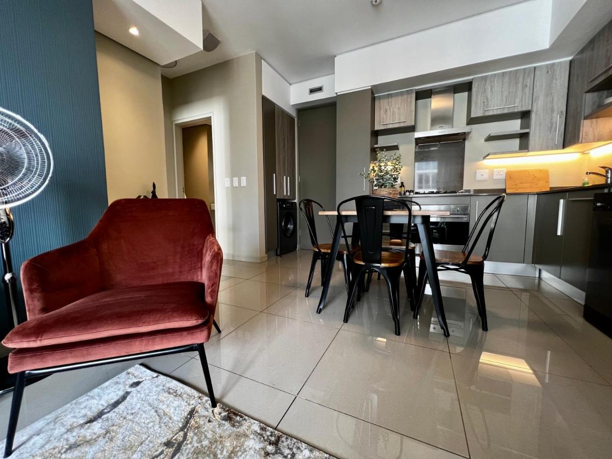 The Tyrwhitt Rosebank Apartments (Adults Only) جوهانسبورغ المظهر الخارجي الصورة