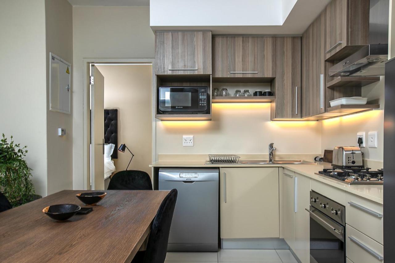 The Tyrwhitt Rosebank Apartments (Adults Only) جوهانسبورغ المظهر الخارجي الصورة