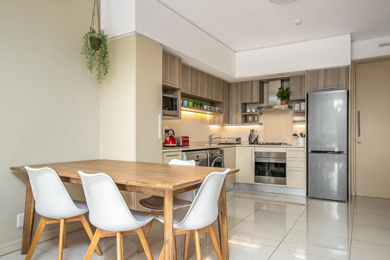 The Tyrwhitt Rosebank Apartments (Adults Only) جوهانسبورغ المظهر الخارجي الصورة